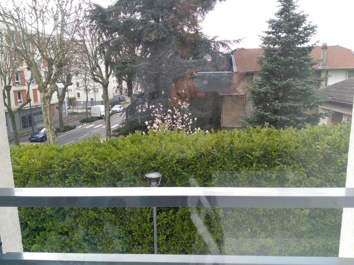 F3 Avec Parking Privee Saint-Priest (Rhone)